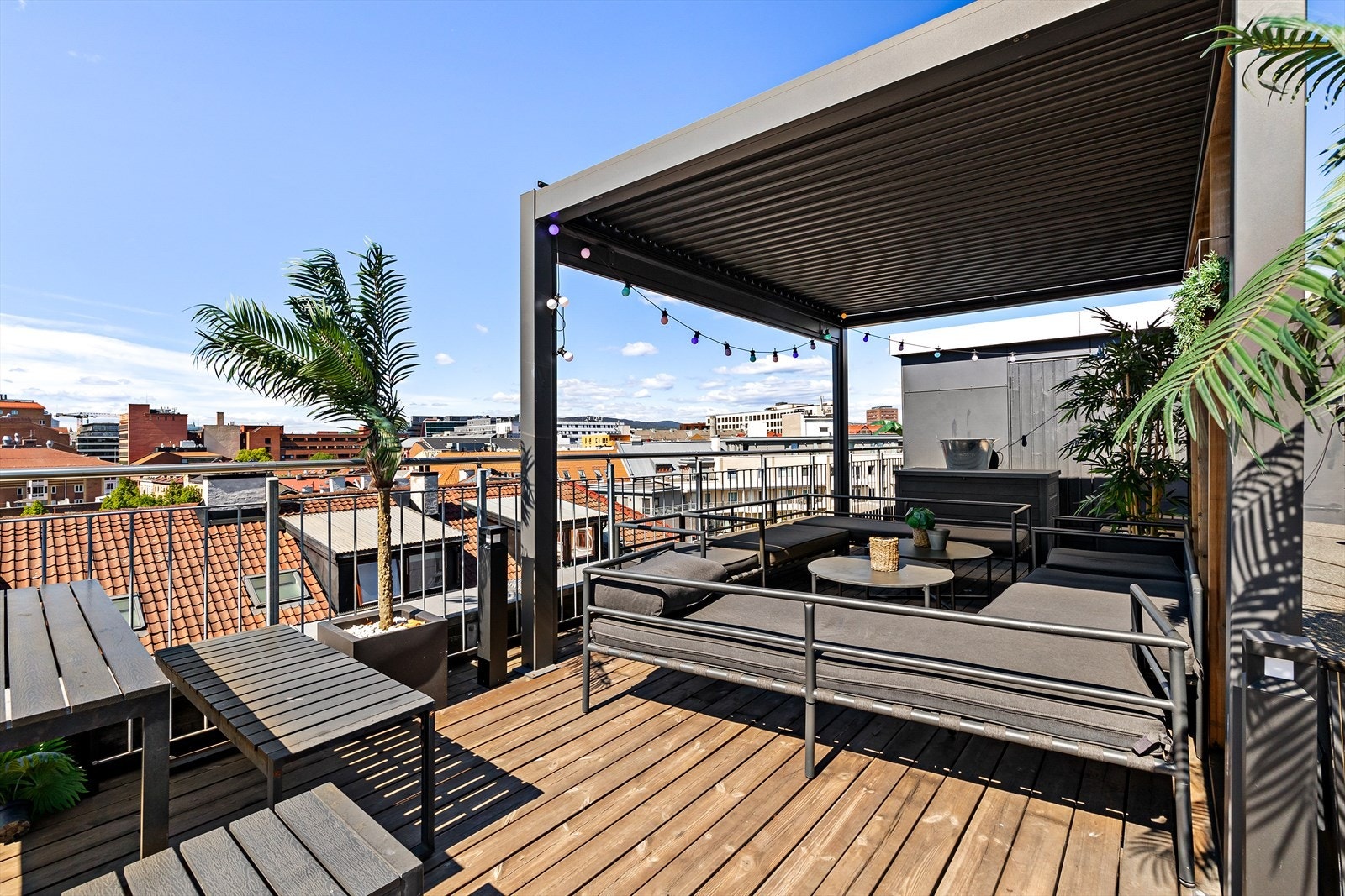 Stor, superfresh felles takterrasse med flott utsikt Galleribilde