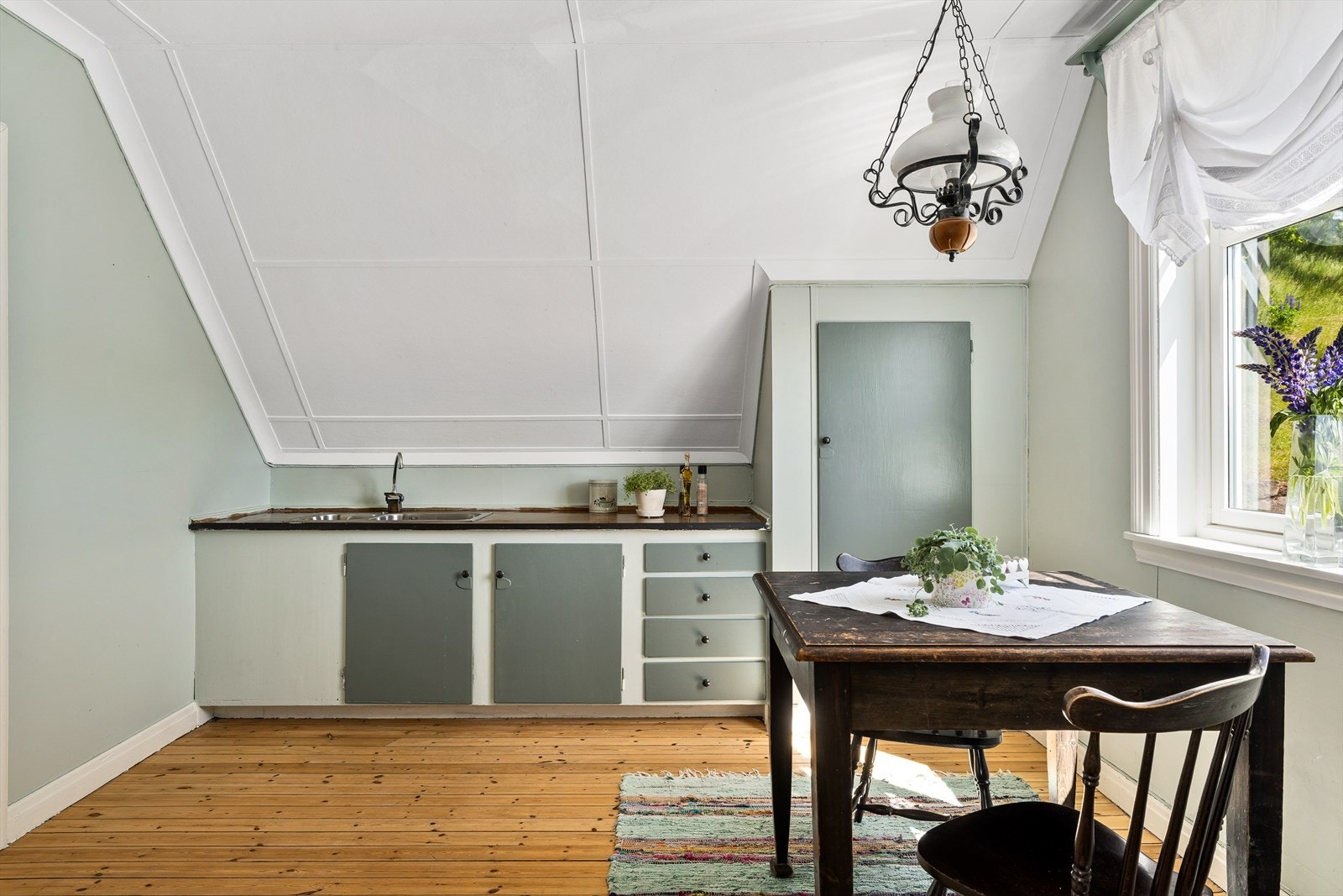 Rom i 2. etasje benyttet som kjøkken Galleribilde