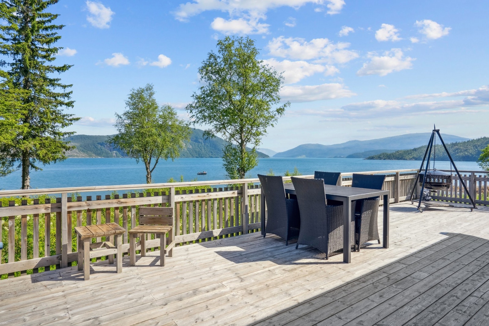 Fantastisk utsikt over Ranfjorden. God plass til familie og venner. Galleribilde