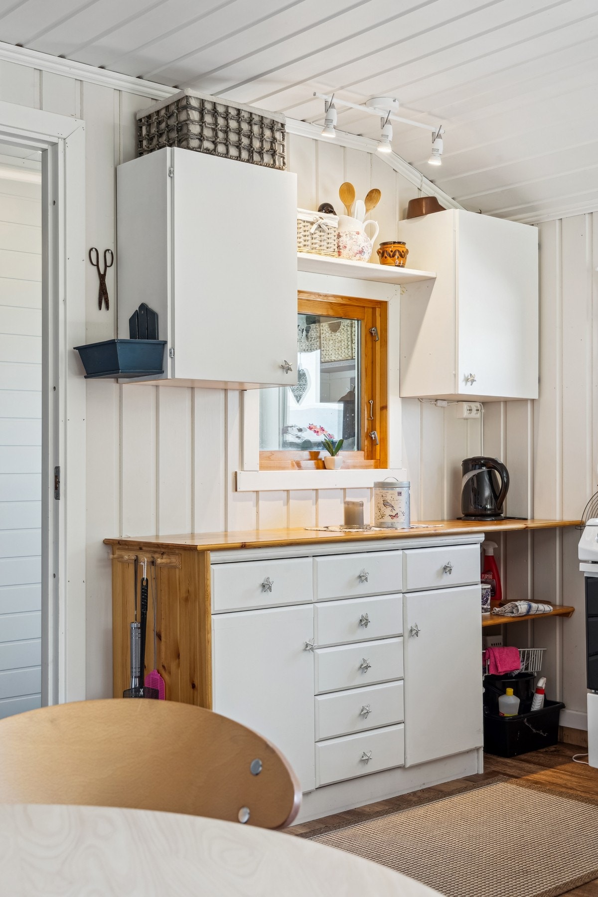 Annekset har sommervann via en enkel brønn/kilde. Galleribilde