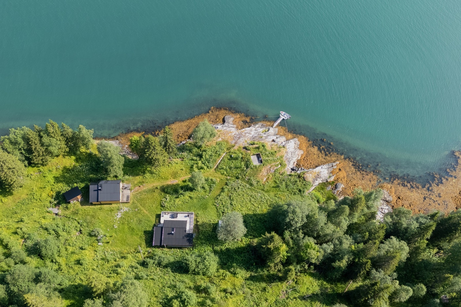 Her ankommer du ditt eget fristed til sjøs, langt unna hverdagens støy og trafikk. Galleribilde