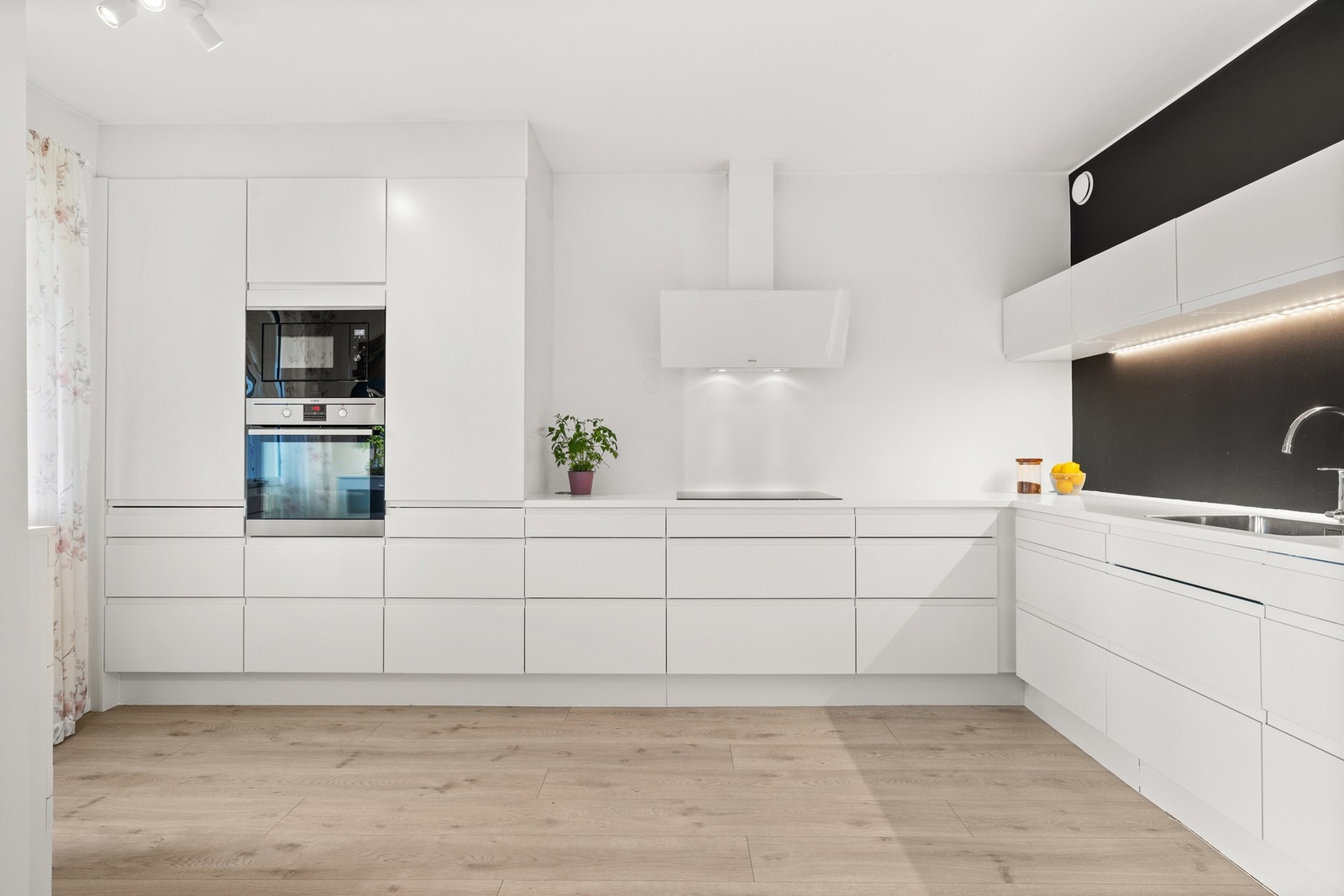 - Velkommen til Otto Sogns vei 10, en meget fin og tiltalende 3-roms toppleilighet - Galleribilde