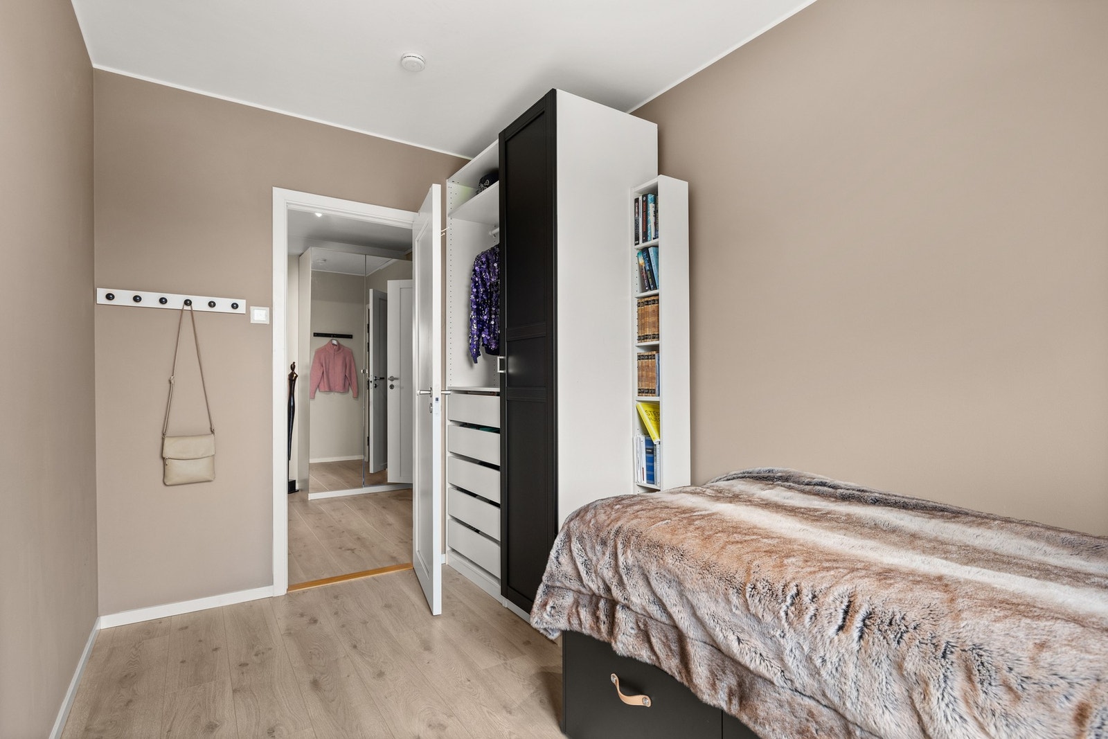 Rommet er ypperlig som barnerom, gjesterom eller kontor. Galleribilde