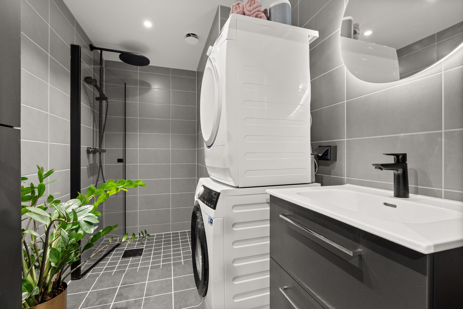 Nytt, lekkert baderom av god størrelse som ble oppusset i regi av borettslaget i 2021. Galleribilde