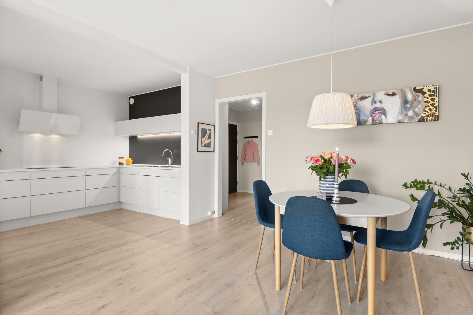 Meget sosial og åpen planløsning. Galleribilde