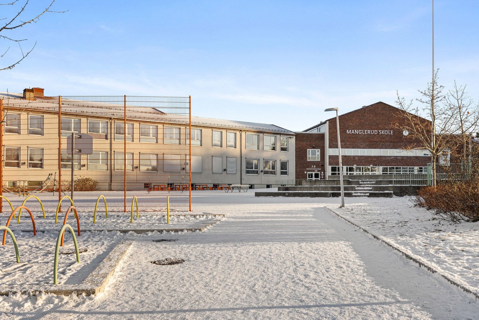 Tilhørighet til Manglerud barne- og ungdomsskole, inkludert international classes. Galleribilde