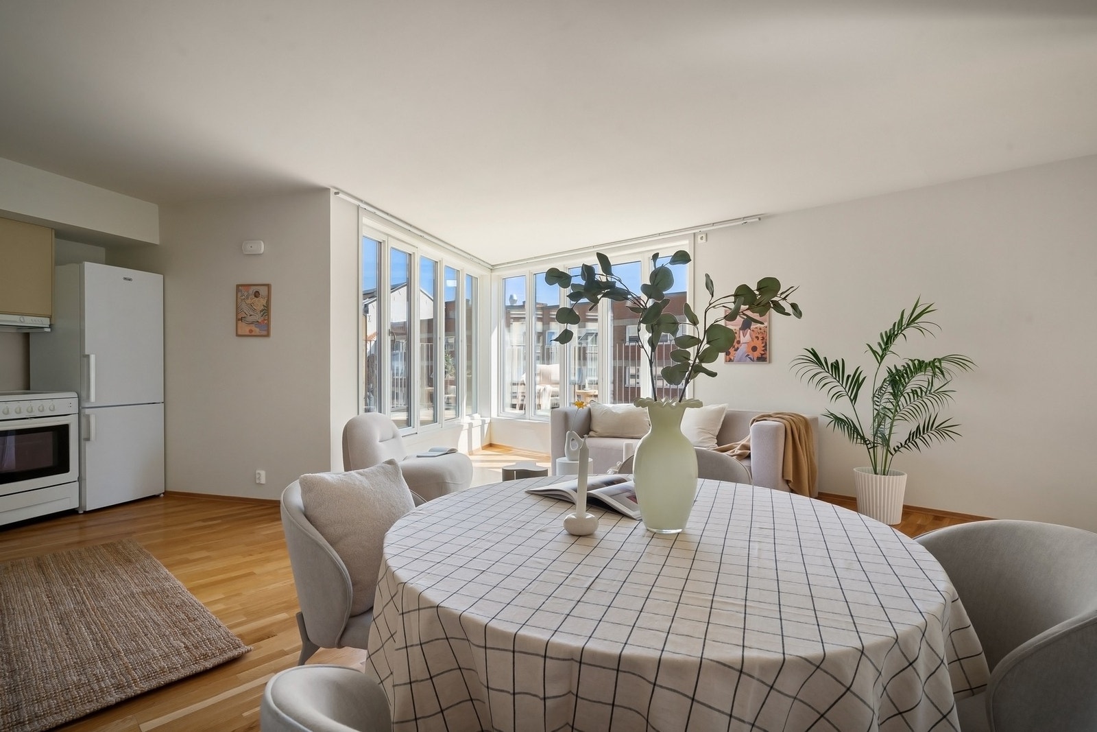 Høyt og fritt beliggende med lite innsyn. Galleribilde