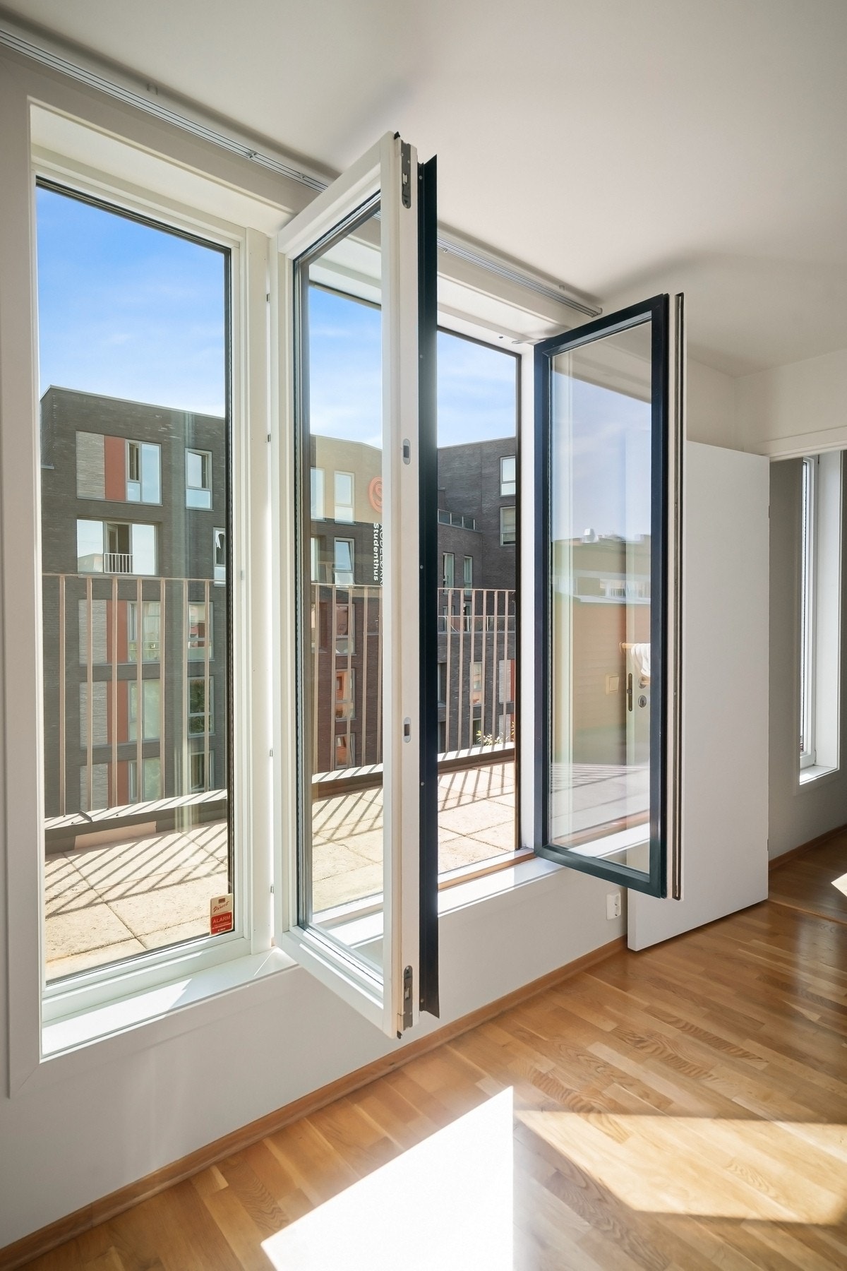 Utgang til privat takterrasse. Galleribilde