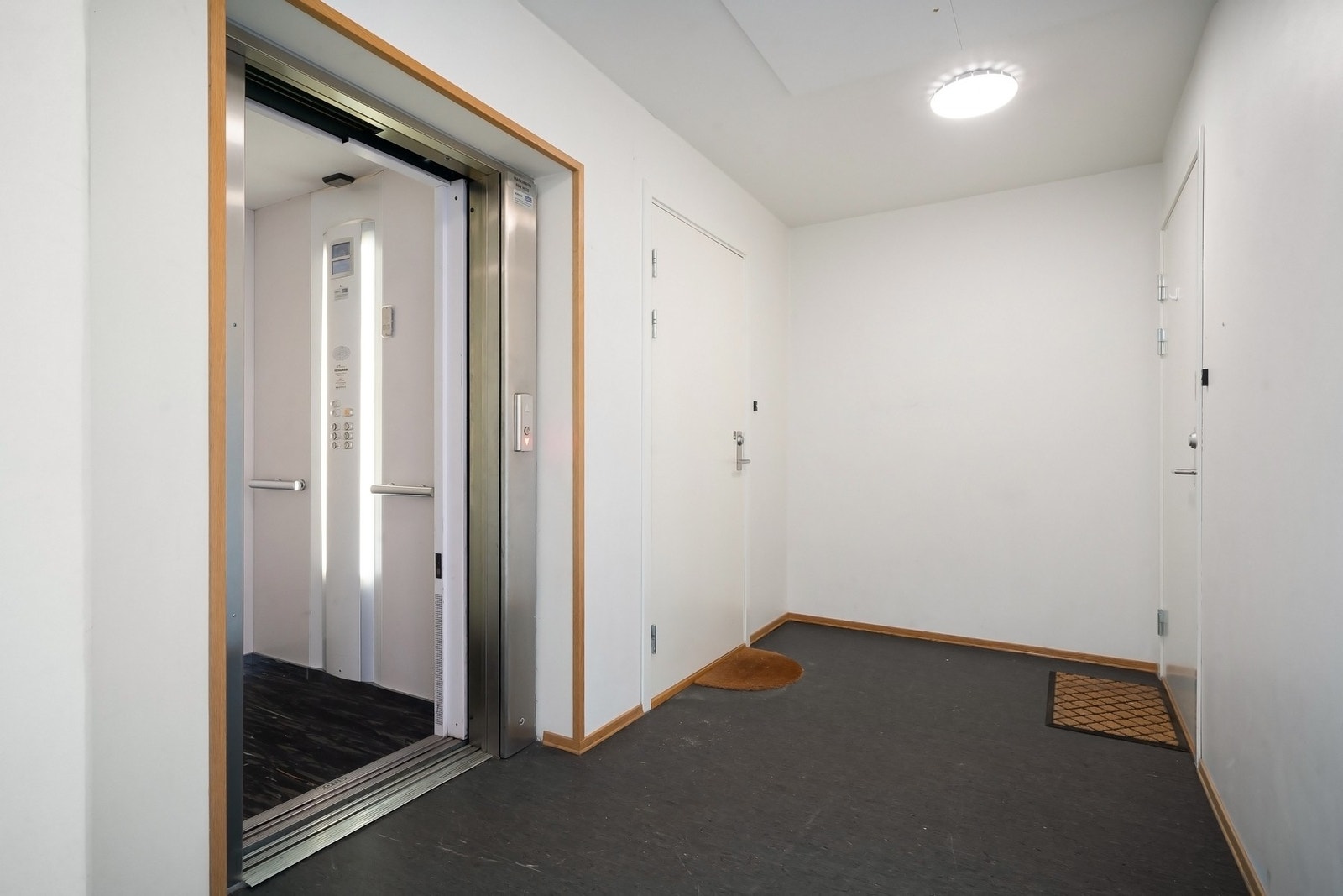 Trappefri adkomst via heis. Galleribilde