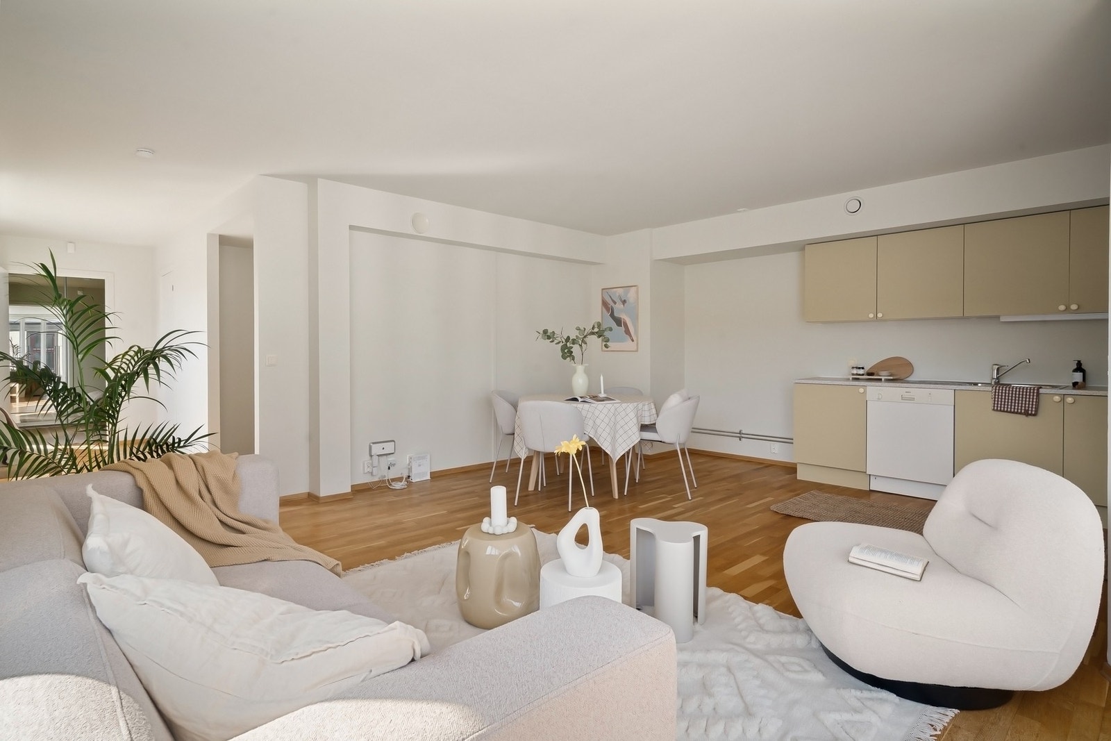 Ta kontakt med megler dersom oppsatte visninger ikke passer. Galleribilde