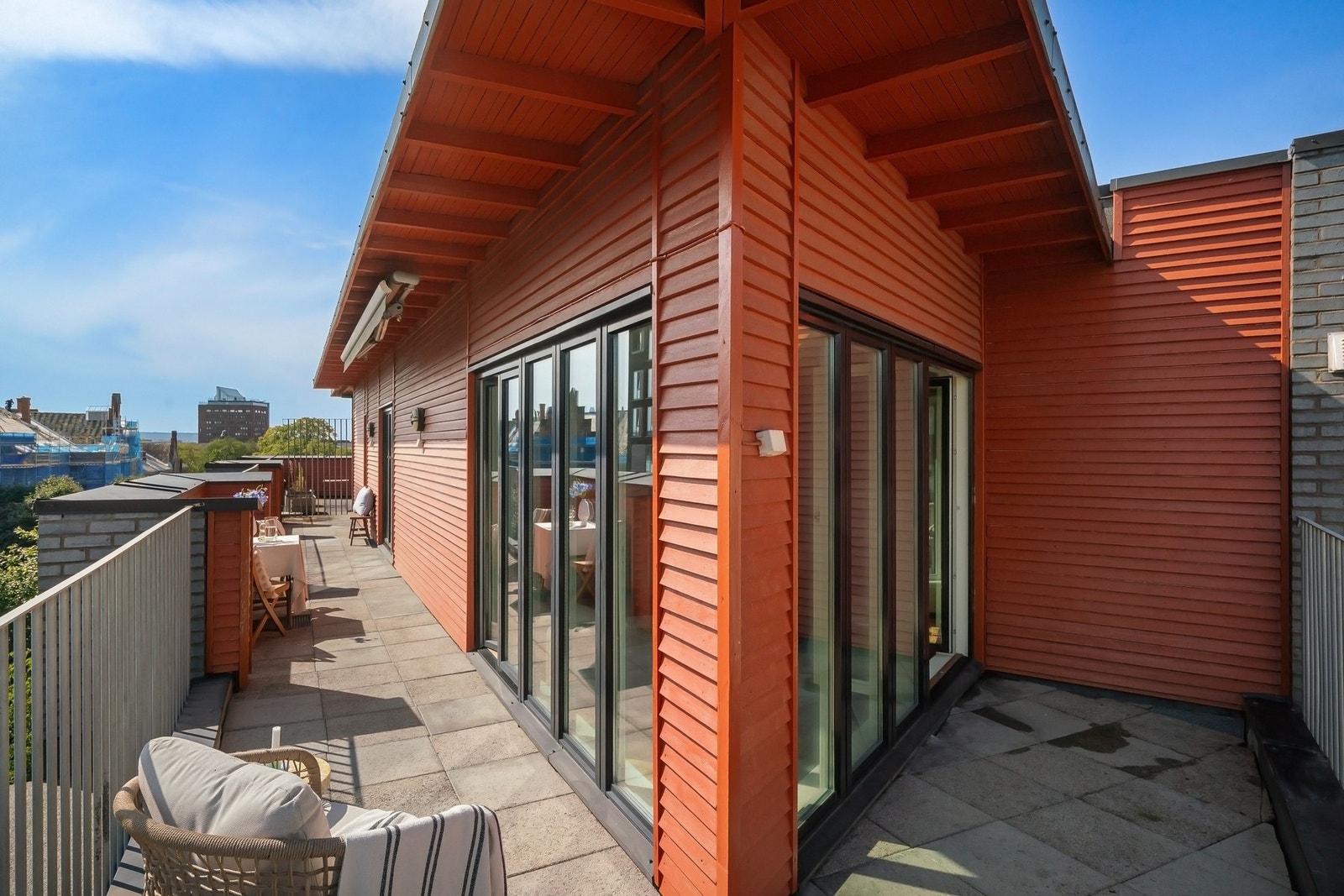 Boligen har 35 kvm. privat takterrasse. Galleribilde