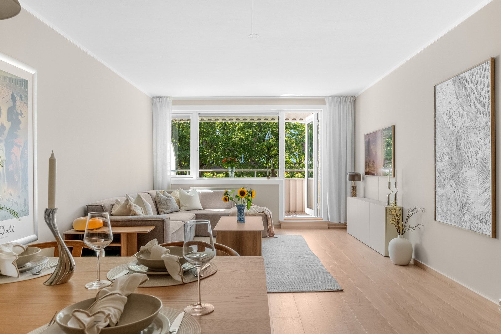 Stuen har en god romfølelse. Galleribilde