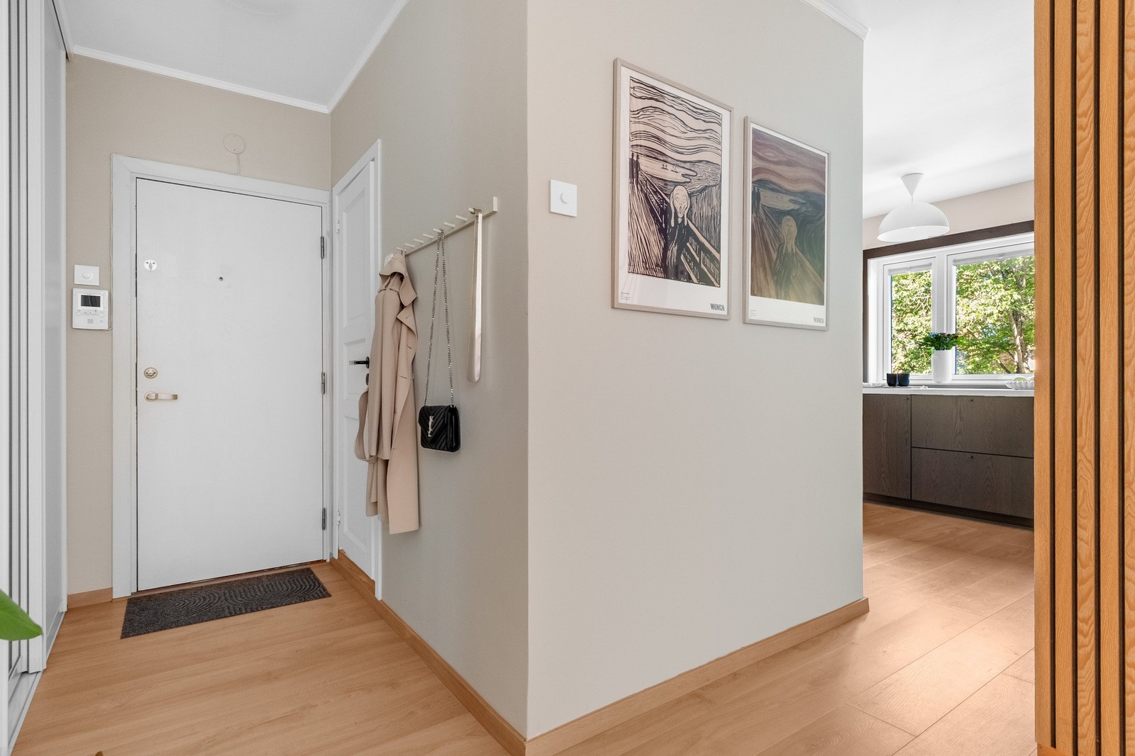 Inngangspartiet er et hyggelig første møte med boligen. Galleribilde