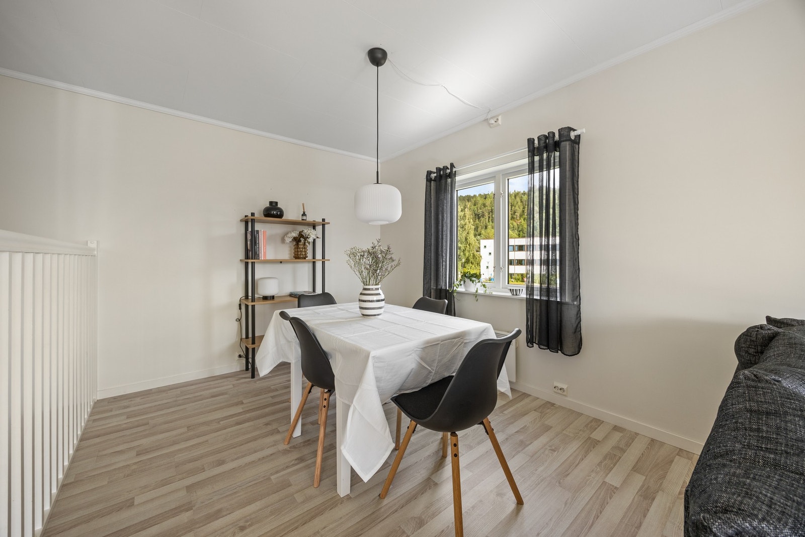 Det er god plass til flere sittegrupper Galleribilde