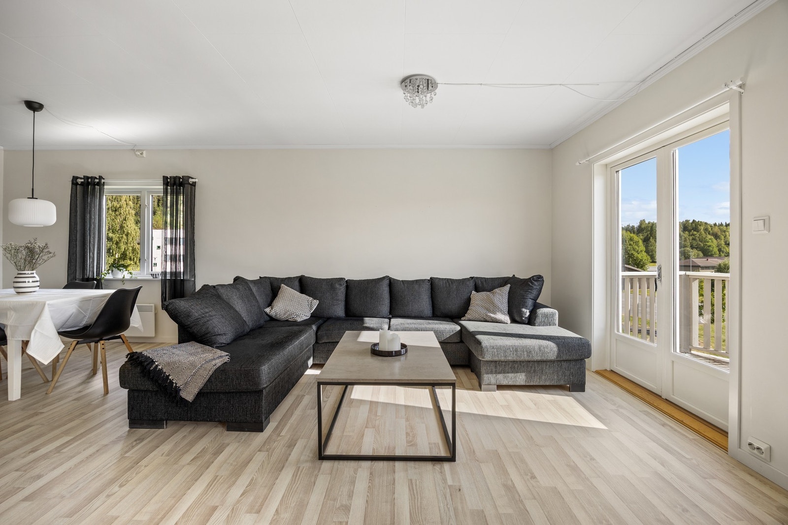 Innholdsrik tomannsbolig med tre soverom og balkong! Galleribilde