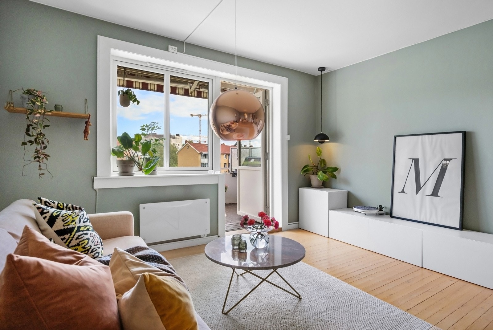 Leiligheten er gjennomgående og har gode lysforhold Galleribilde