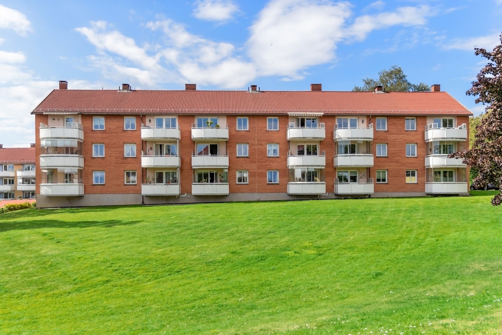 Balkong mot stort grøntområde Galleribilde