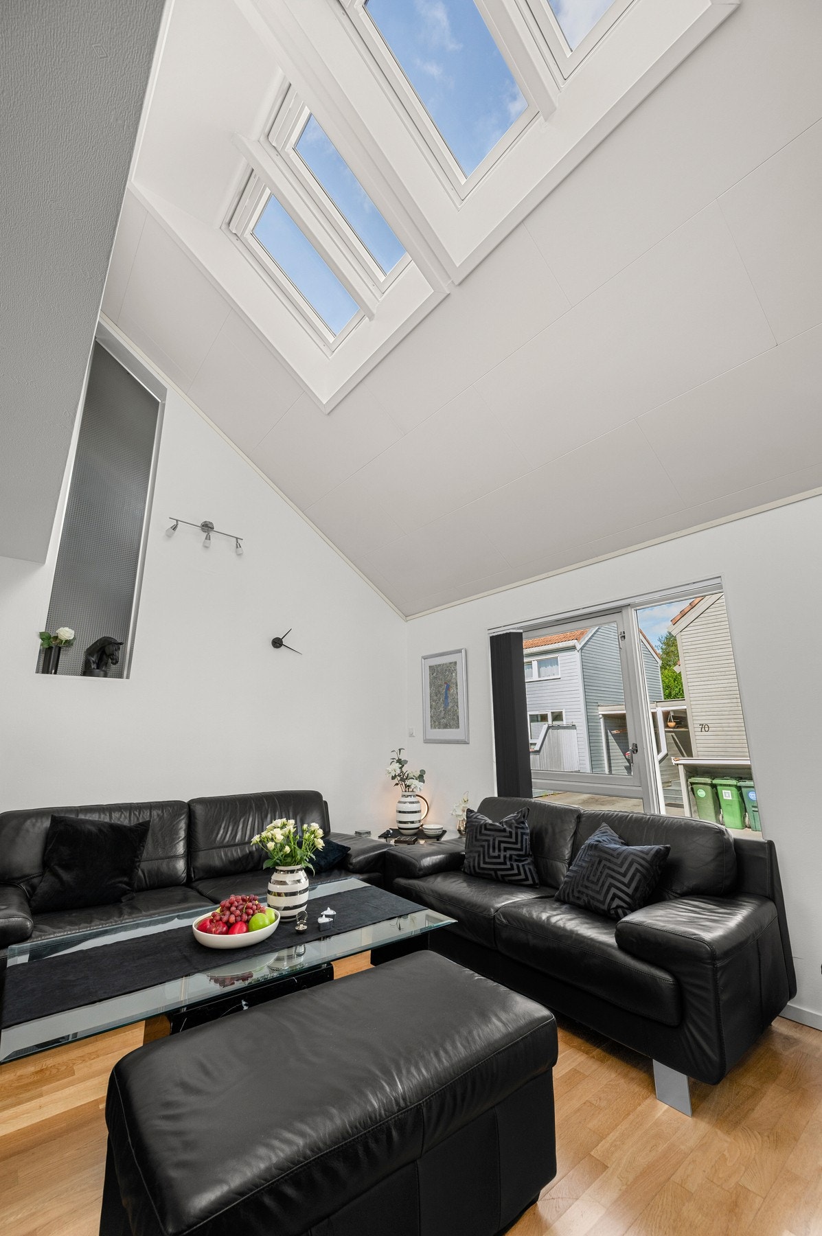 Skråtak med takvinduer gir ekstra lys og luft Galleribilde