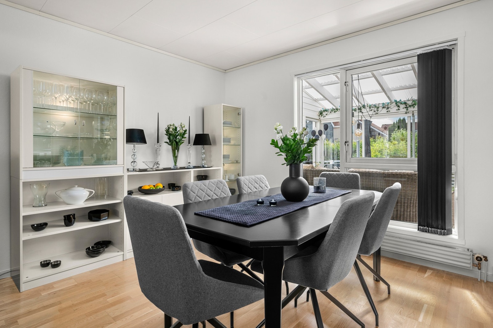 Spisestue med plass til hele familien Galleribilde