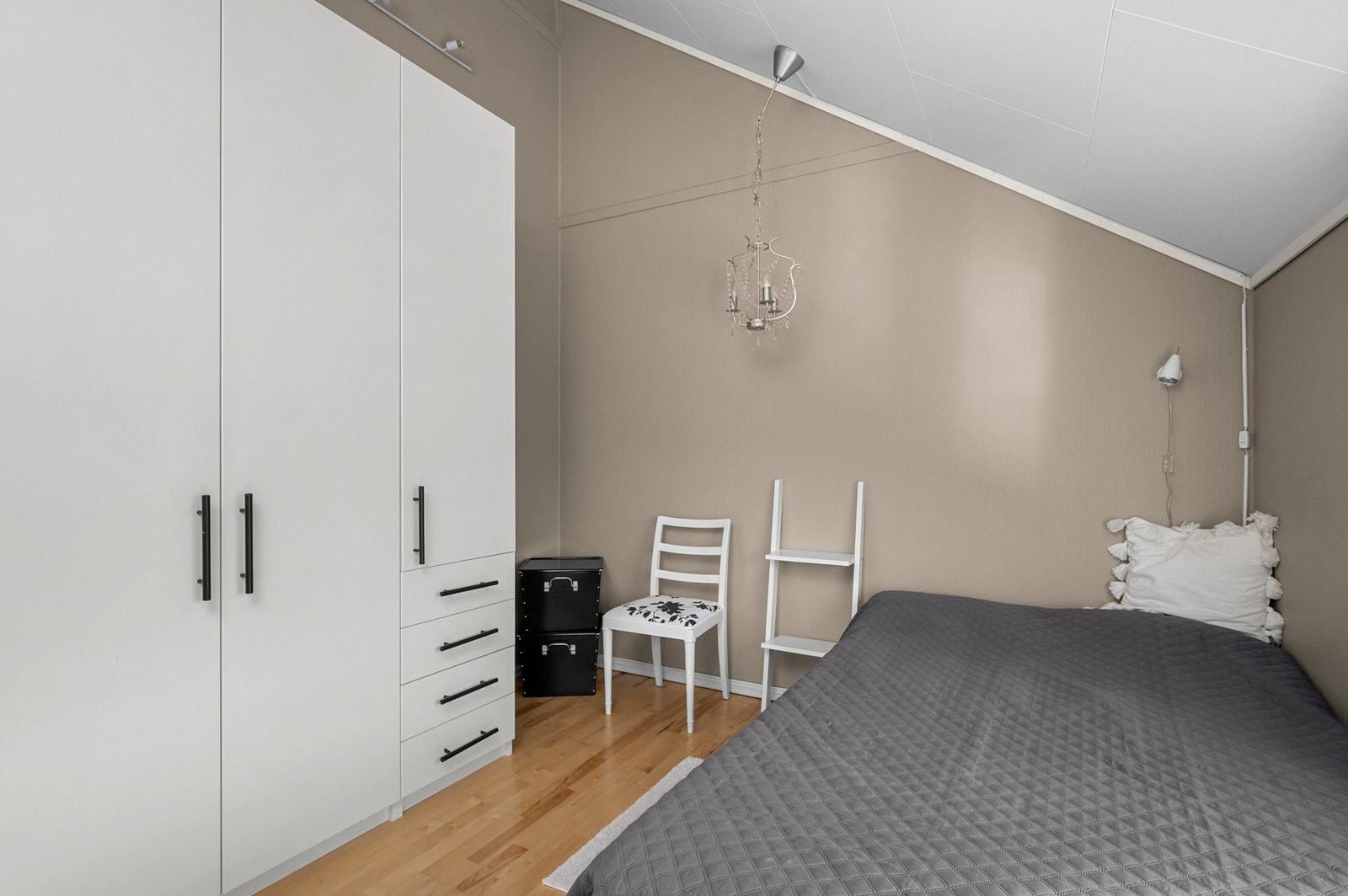 Rikelig med garderobeplass Galleribilde