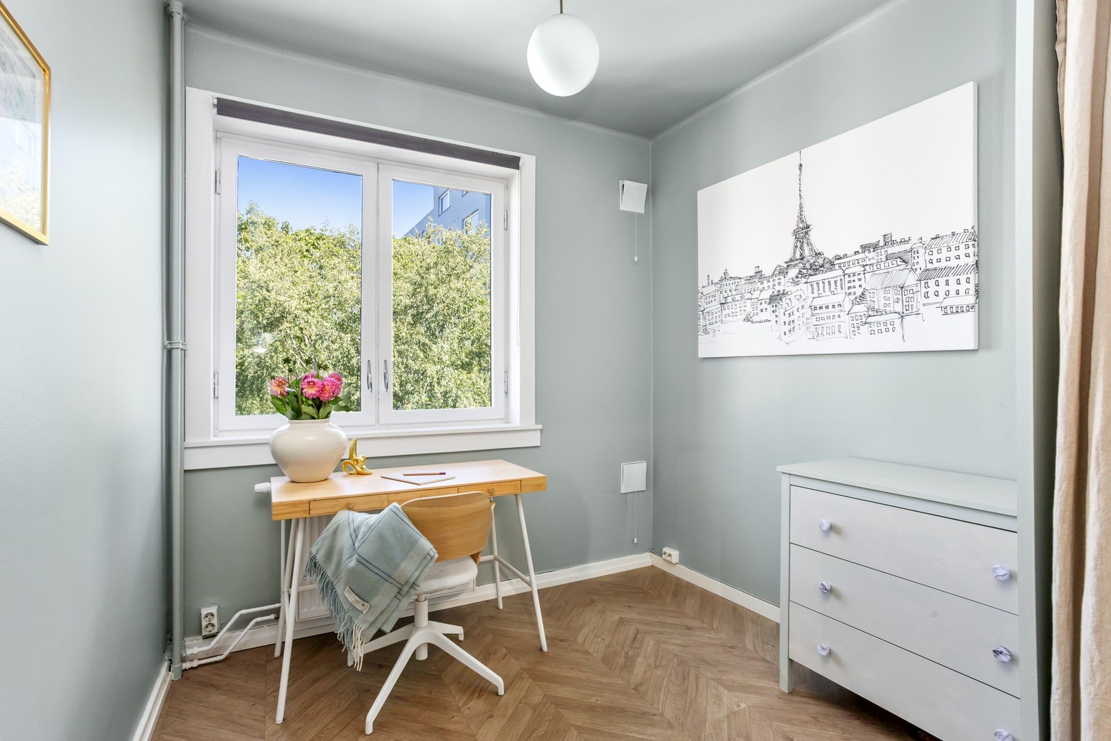 Soverom 2 er av noe mindre størrelse, men egner seg godt som gjesterom, barnerom eller kontor. Galleribilde