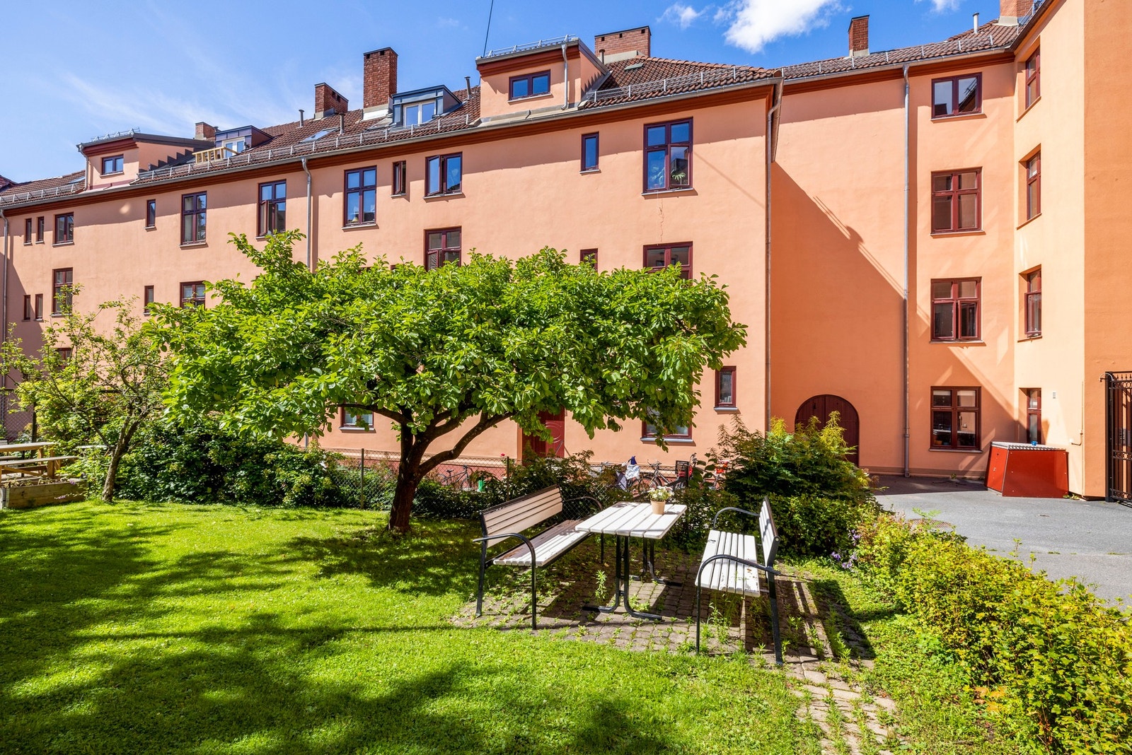 Borettslaget har fantastiske fellesområder som består av øver og nedre gård Galleribilde