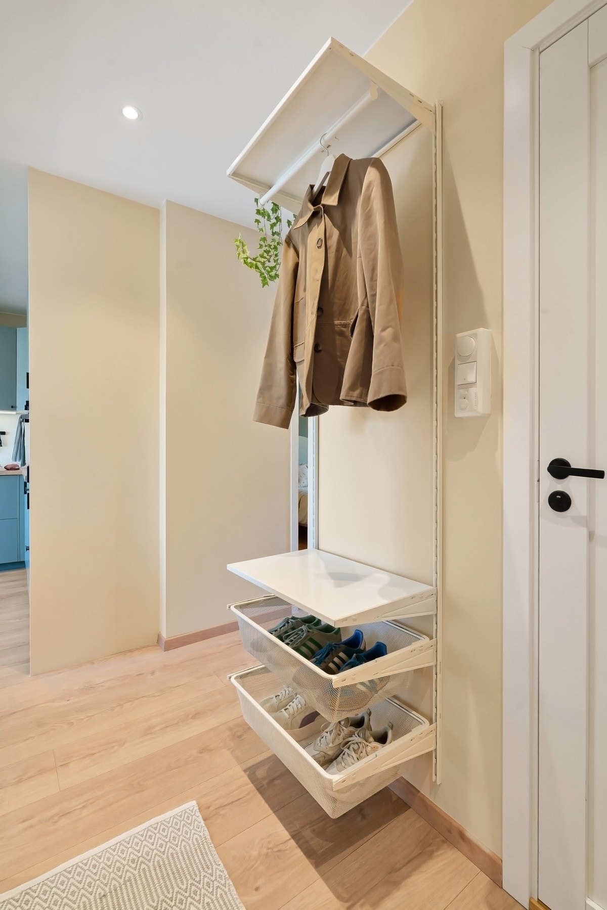 Med boligen følger bod i kjeller på ca. 4vkvm. og på loft med gulvareal på 11vkvm. (6vkvm. målbart pga. lav skråtak). Galleribilde