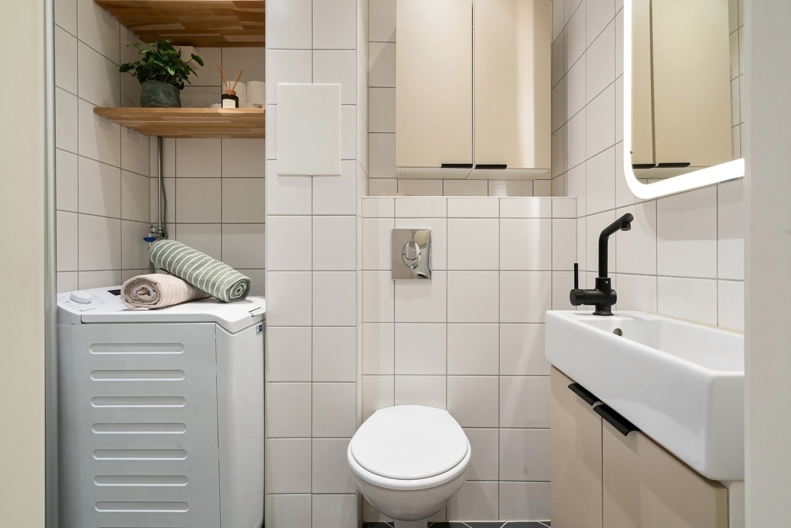 Pent flislagt bad renovert i regi av borettslaget i 2013. Galleribilde