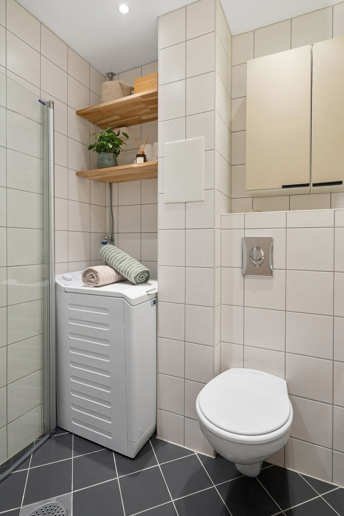 Egen nisje for vaskemaskin. Borettslaget har også fellesvaskeri. Galleribilde