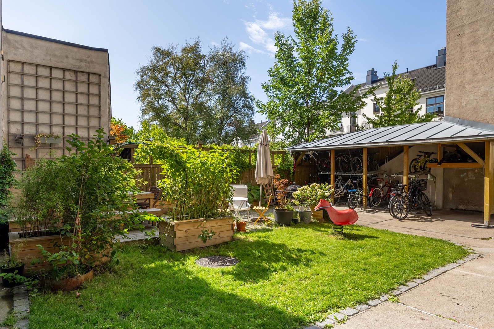 Perfekt leilighet for deg som ønsker å bo sentralt i Oslo i et veldrevet sameie med hyggelig felles bakgård. Galleribilde