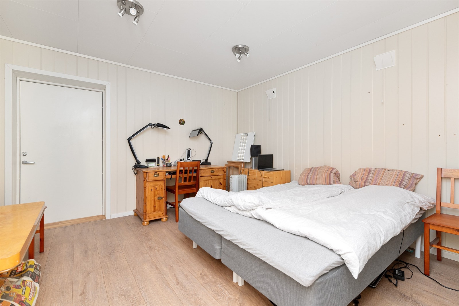 Bod (brukt som soverom - ikke bruksendret). Rommet har egen utgangsdør som leder under verandaen. Galleribilde
