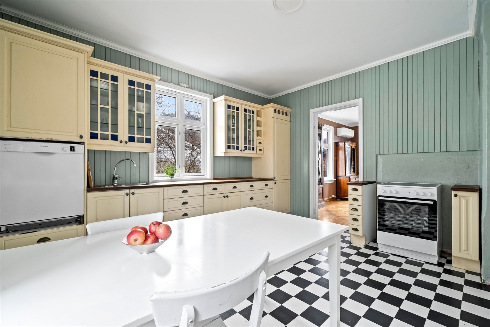 God plass til spisemøblement på kjøkkenet. Galleribilde