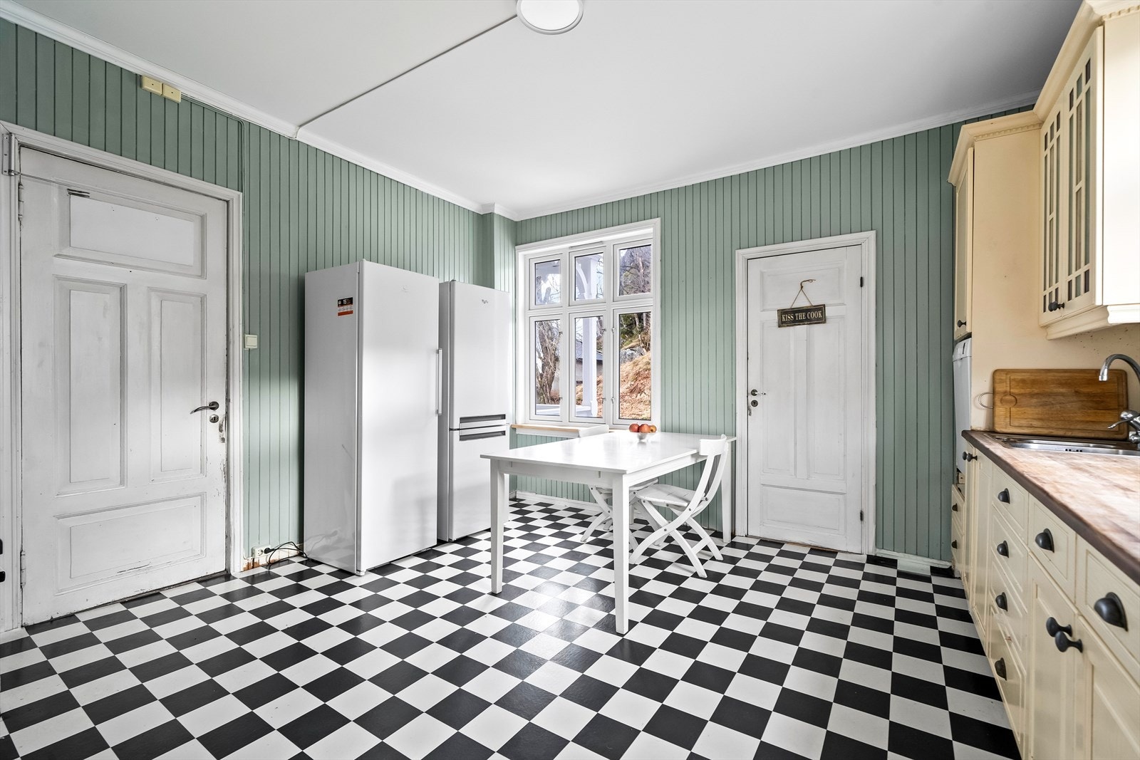 Kjøleskap og fryseskap medfølger ikke. Galleribilde