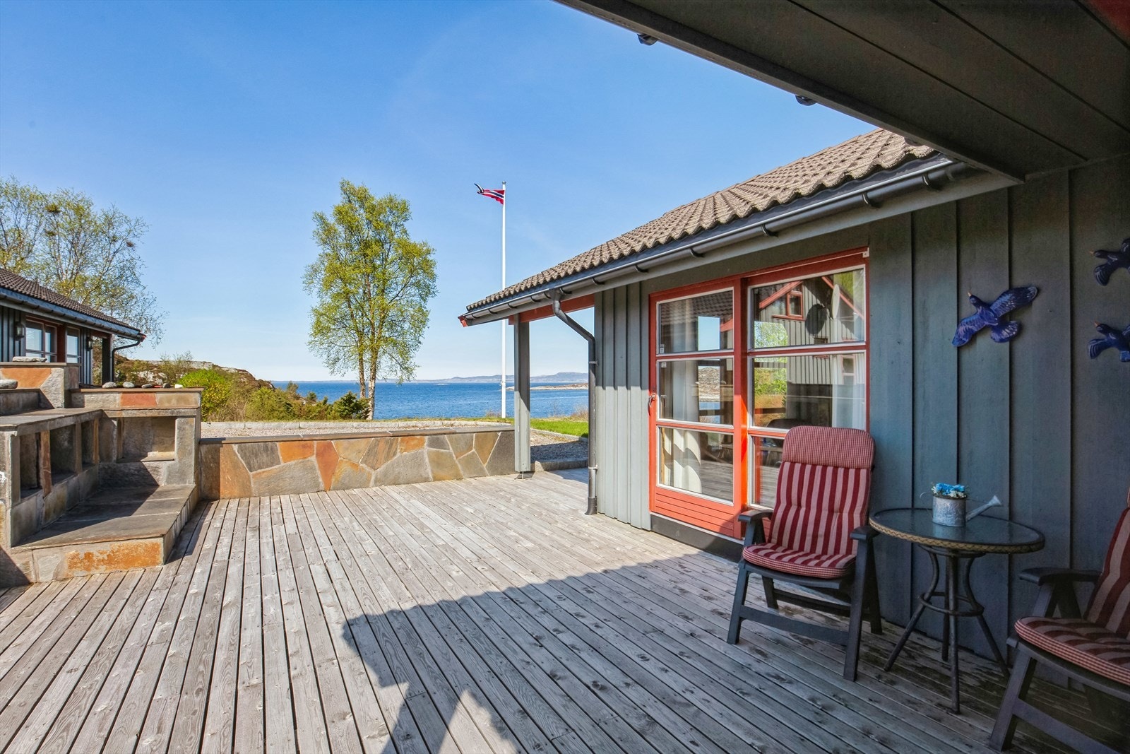 Her har man rikelig med terrasseflater som måler et totalt areal på 266 kvm! Galleribilde