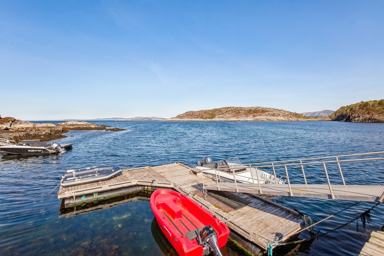 Like ved hytta ligger båtplassen som følger eiendommen. Galleribilde