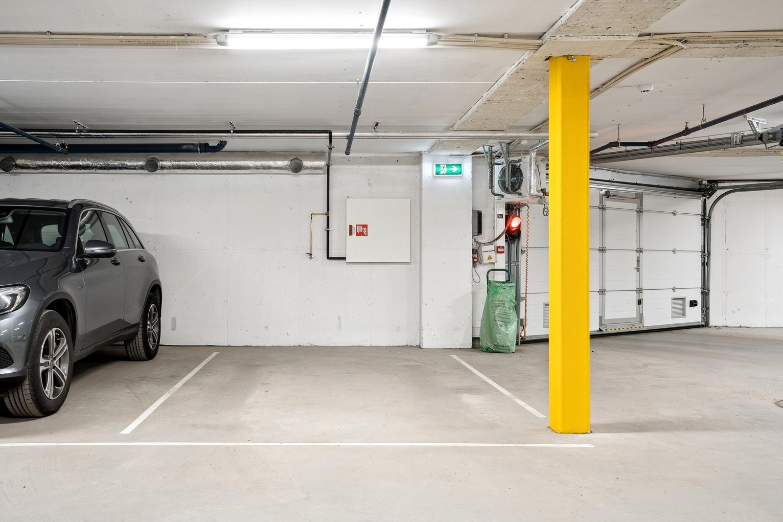 Til leiligheten medfølger garasjeplass i kjeller. Galleribilde