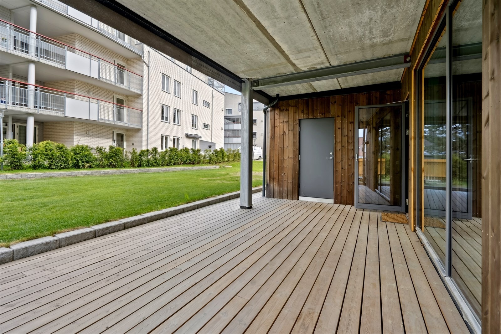 Ved terrassen er det en praktisk bod på 5 kvm. Galleribilde