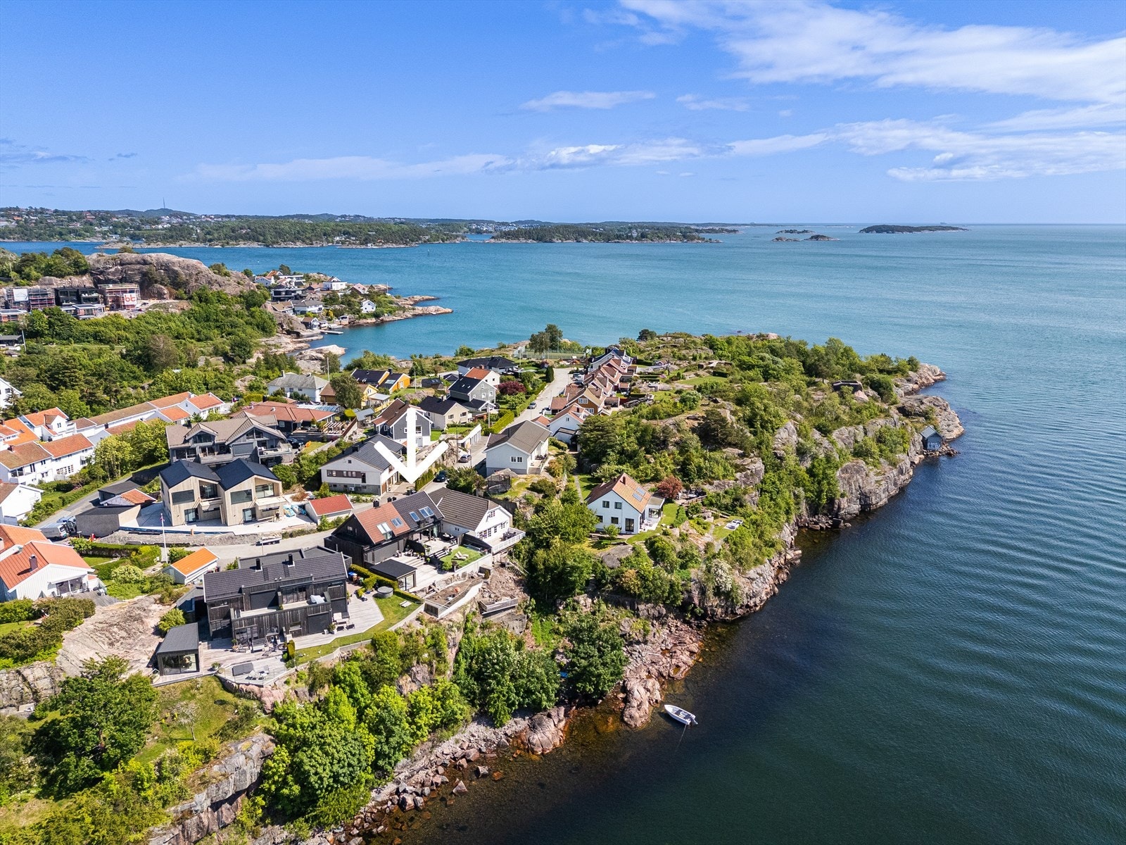 Galgeberg er omkranset av sjøen ved Otra og videre ut mot havet. I umiddelbar nærhet finner du stier og rekreasjonsområder. Galleribilde