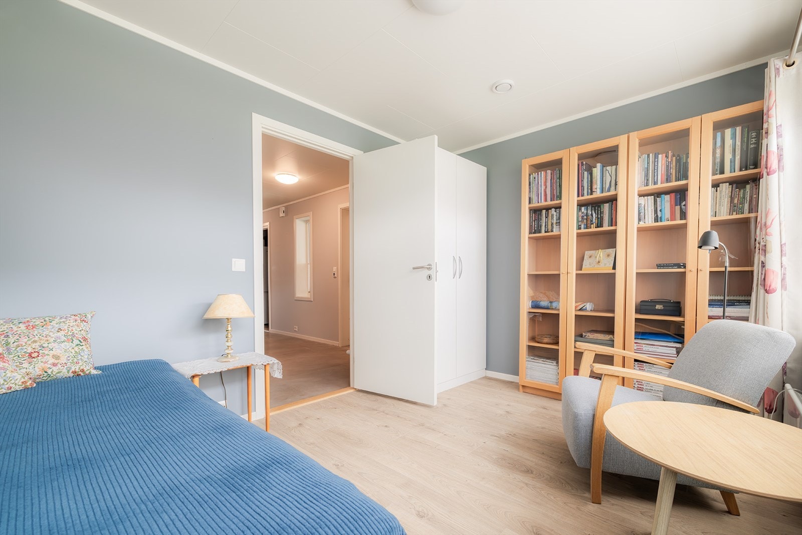 Soverom 3. 1. etg inneholder i tillegg Teknisk rom/bod samt Bod/kott under trappen Galleribilde
