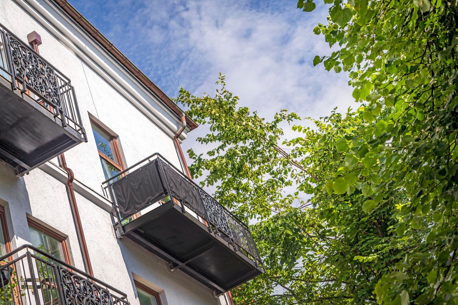 Det er felles låsbar sykkelbod i bakgården. Galleribilde