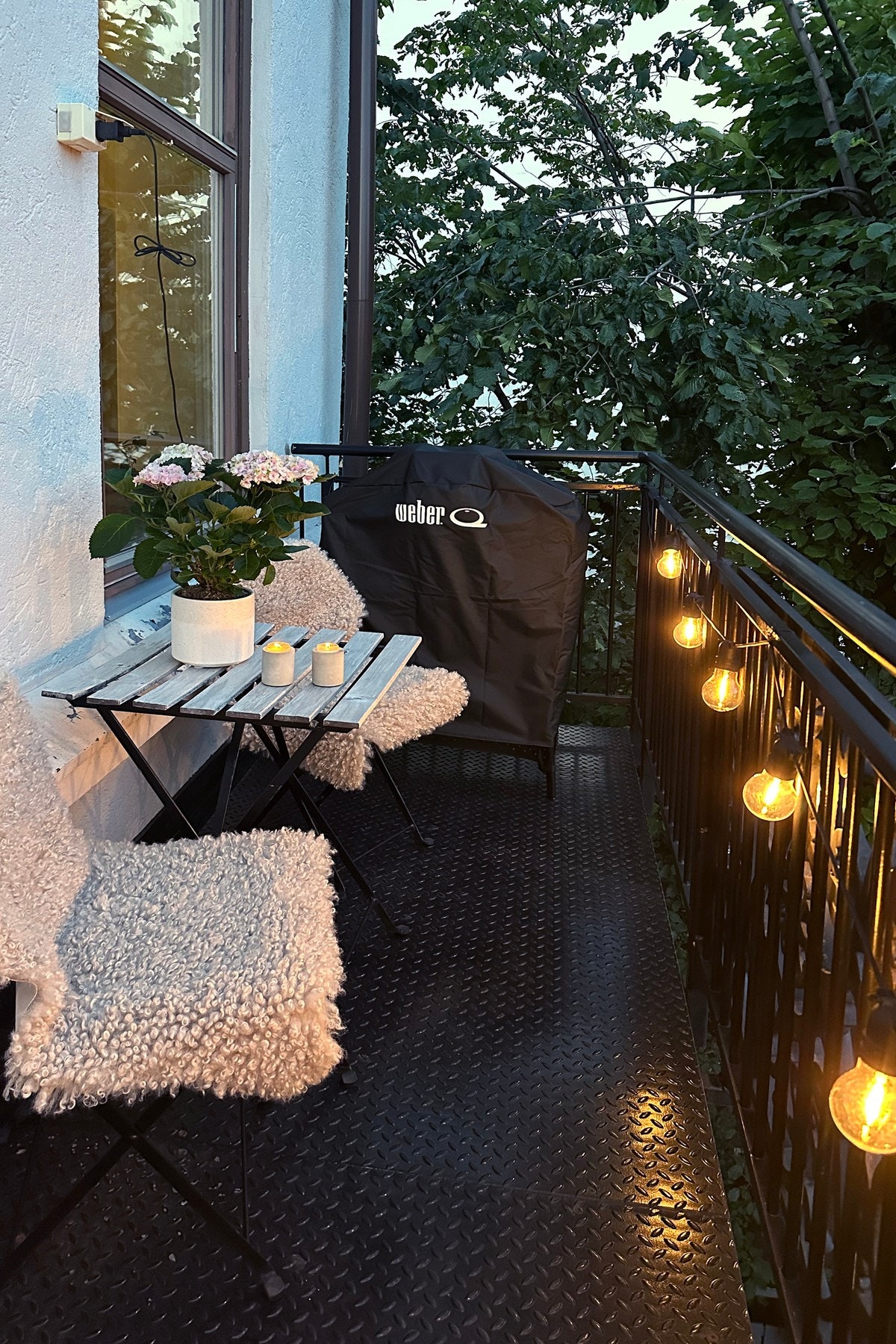 Selgers bilde på kveldstid. Galleribilde