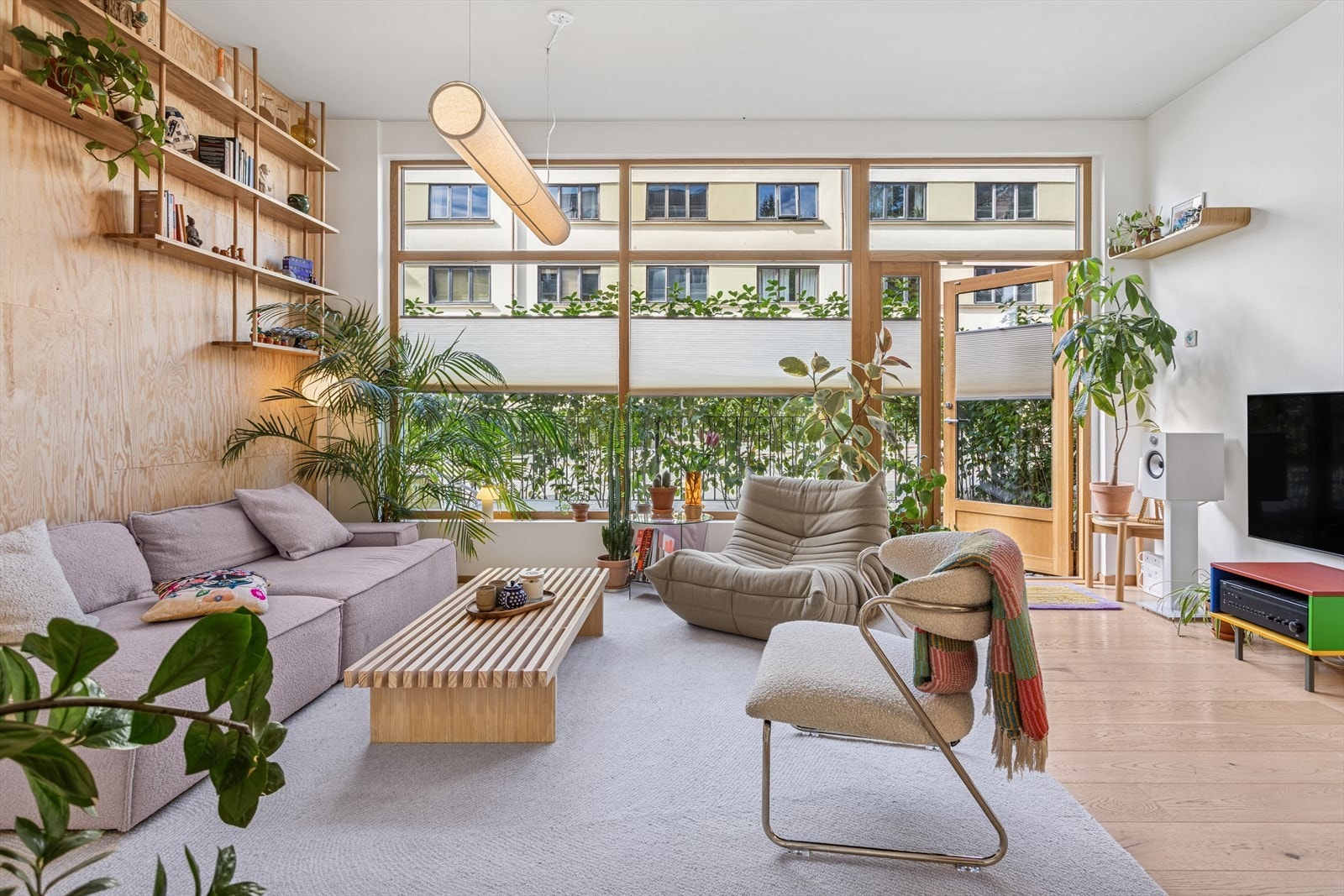 Dette er en lekker 2-roms leilighet med standard fra 2019 med sentral og attraktiv beliggenhet på Bislett, med nærhet til alt av offentlig kommunikasjon, fritidstilbud, dagligvare, kafèer og restauranter. Galleribilde