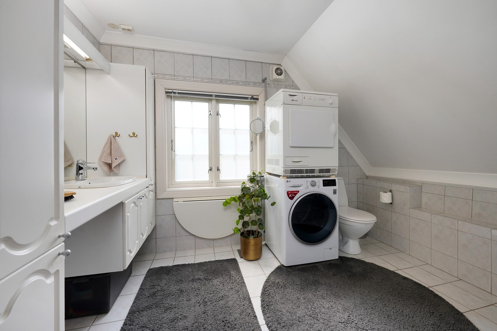 Stort og godt bad med varme i gulv Galleribilde