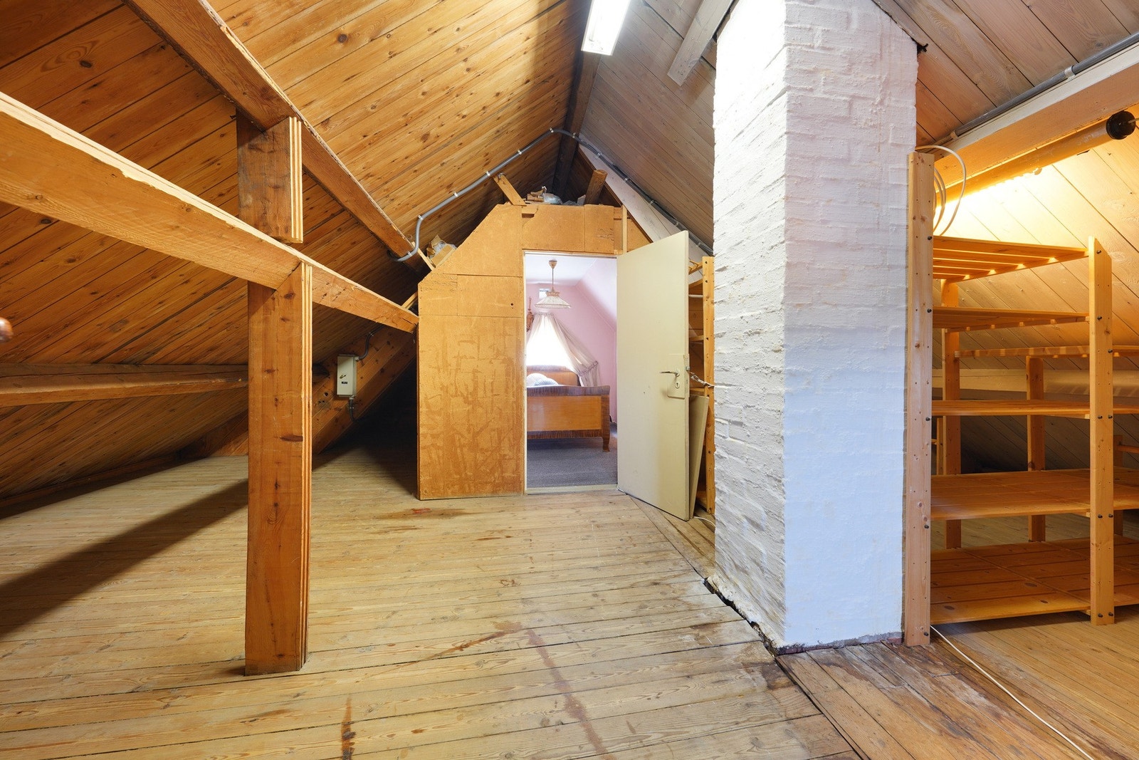 Rikelig med lagring på loft Galleribilde