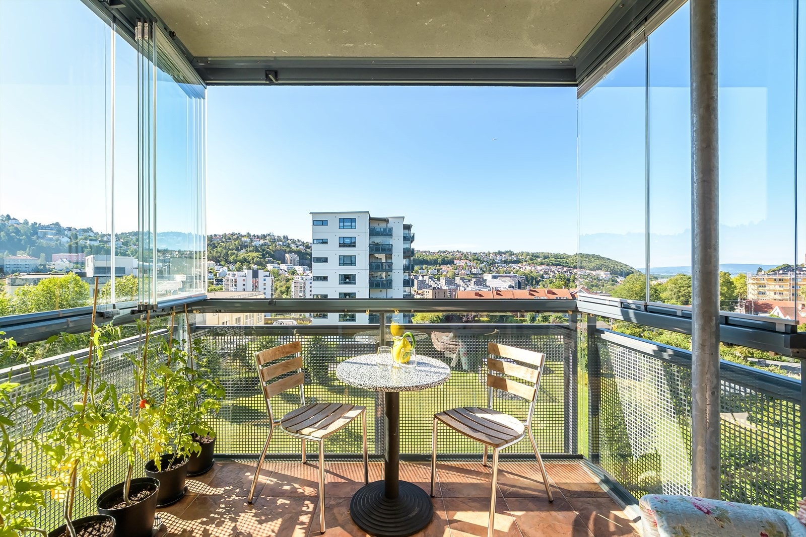 Caroline Ephraim har gleden av å presentere lys og hyggelig utsiktsleilighet på Etterstad - velkommen til Biskop Jens nilssøns gate 19A! Galleribilde