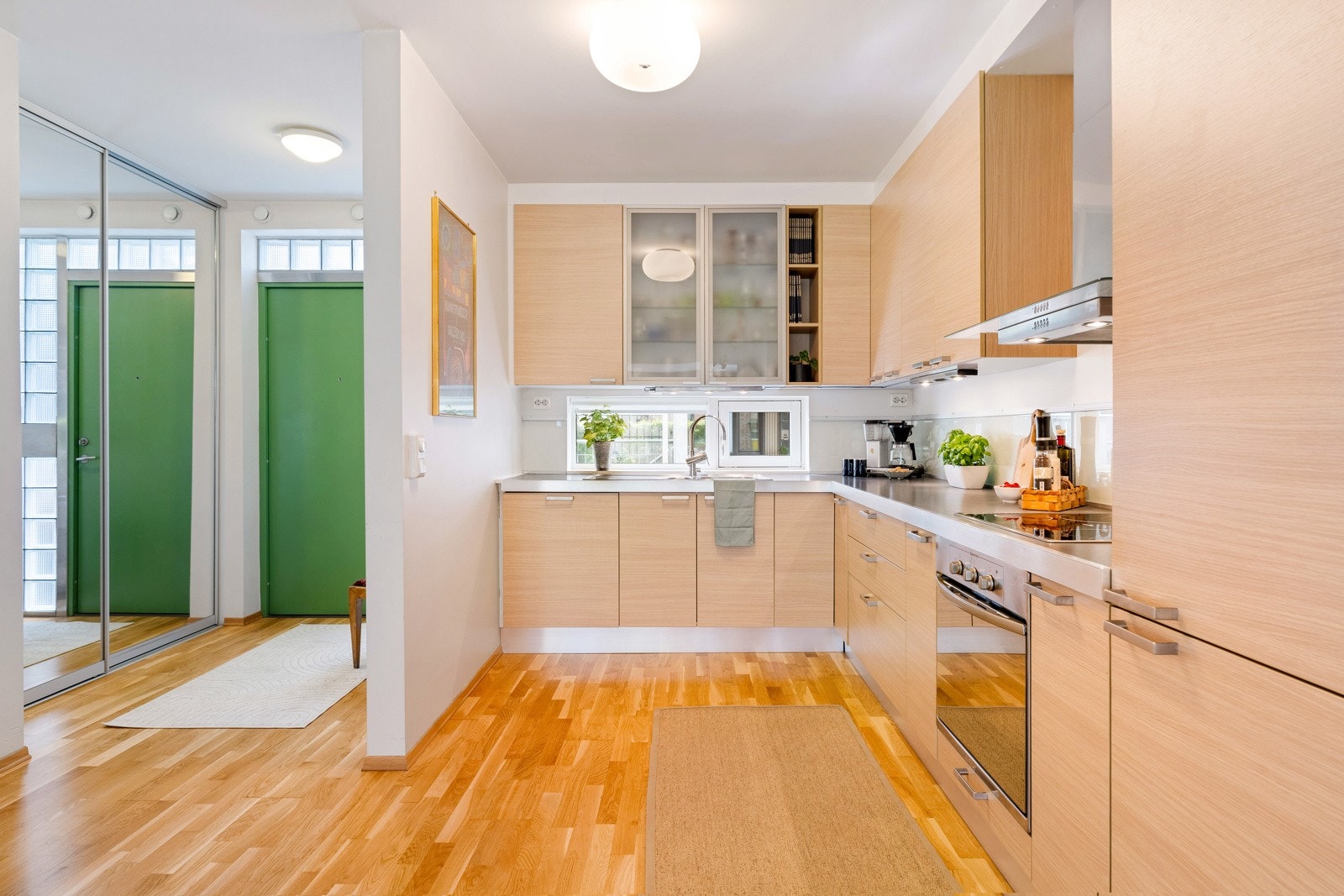 Leiligheten er innredet med et klassisk kjøkken fra det italienske merke Aran. Galleribilde