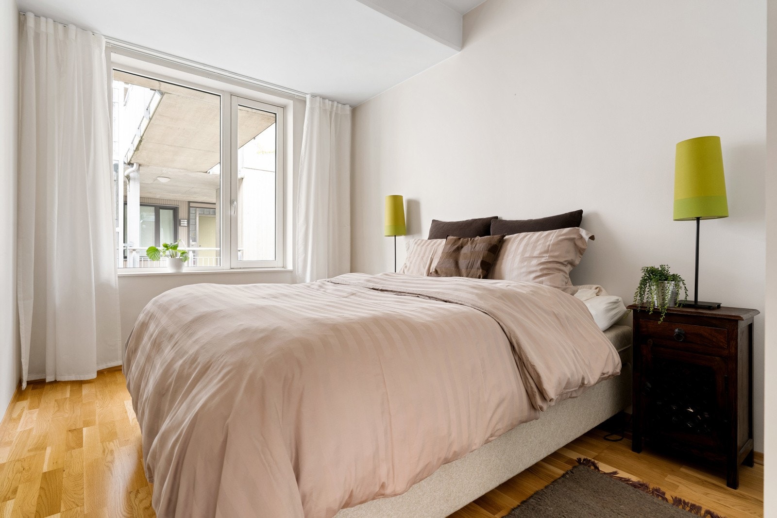 Det er 3 fine soverom i leiligheten som er samlokalisert i 2. etasje. Galleribilde