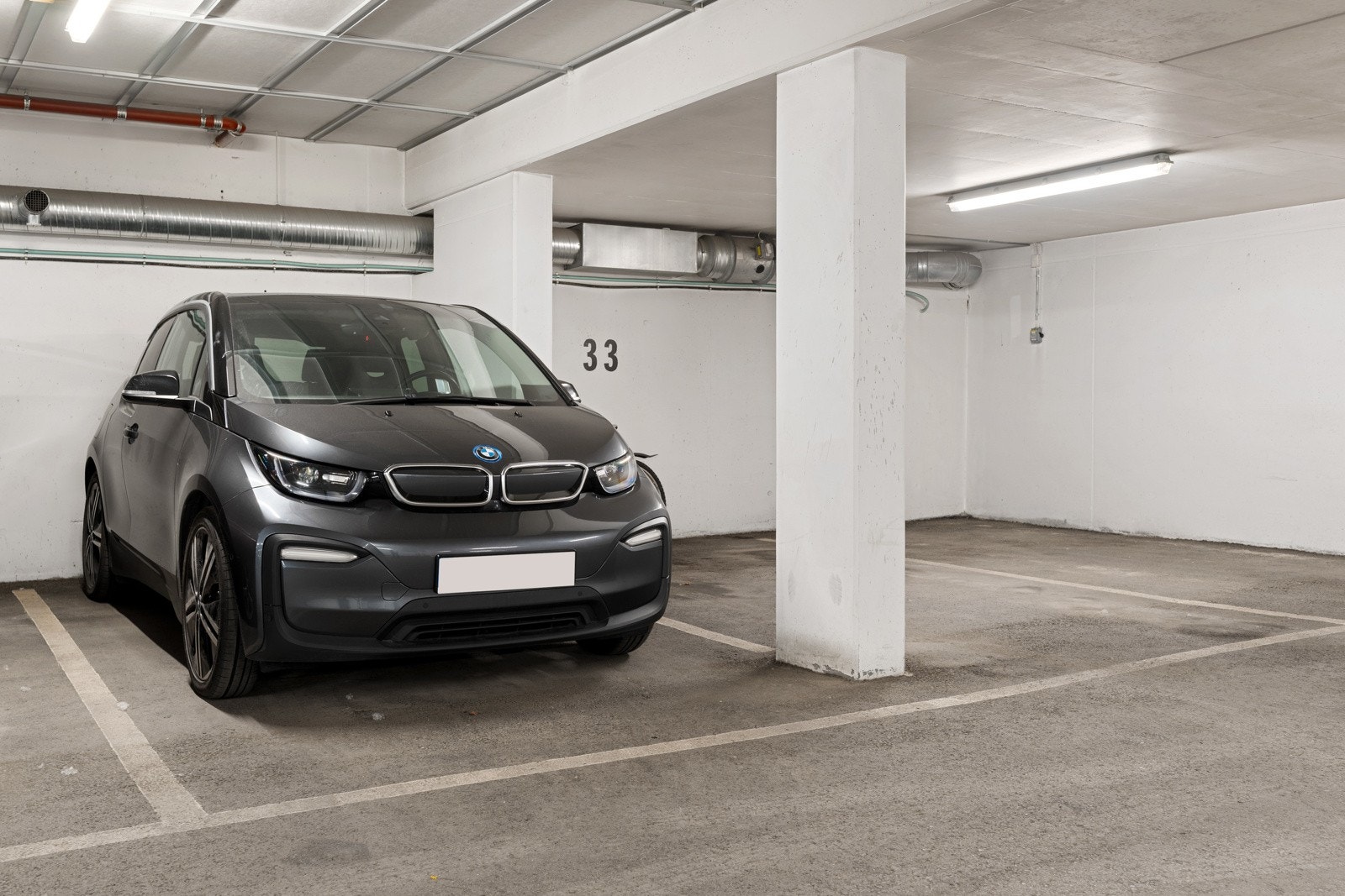 Det medfølger parkeringsplass i oppvarmet garasjekjeller. Galleribilde