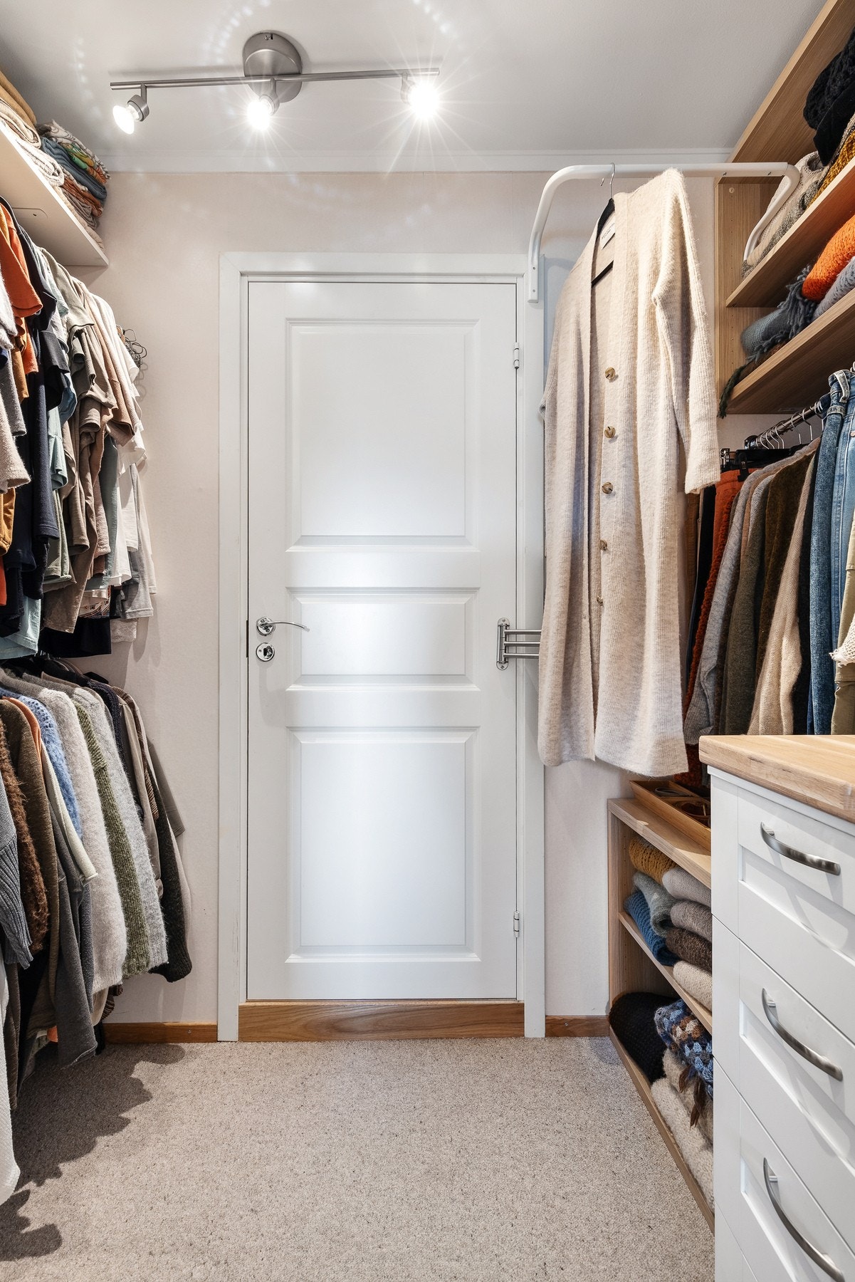 Garderoberom Galleribilde