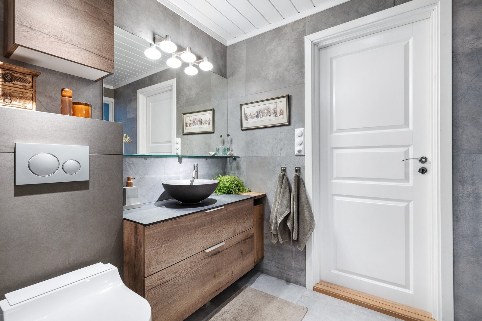 Badet har også ventilasjon via elektrisk vifte Galleribilde